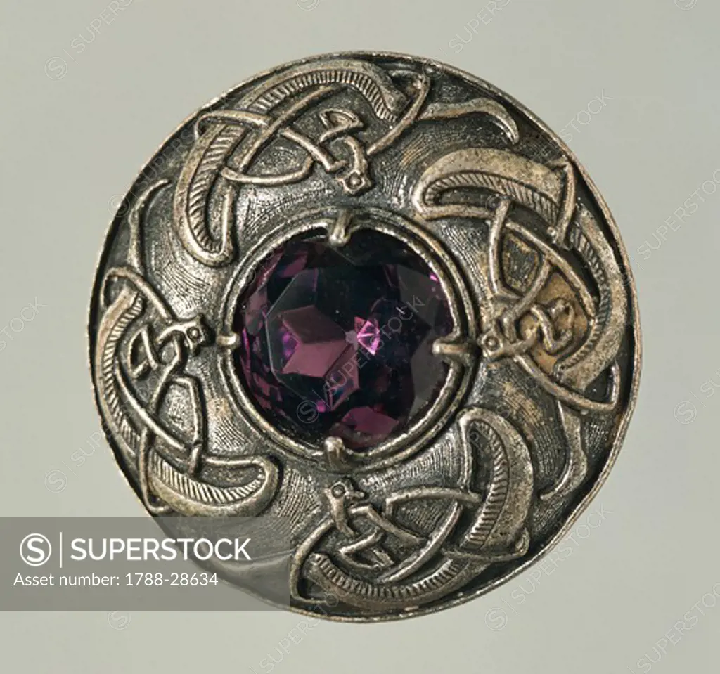 Silversmith's art, Great Britain, 20th century. Silver shield brooch with central amethyst, 1950s.