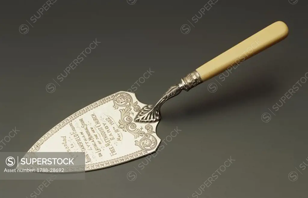 Silversmith's Art, England 20th century. Sheffield, lanceolate trowel with avorioline handle, ornated with handmade naturalistic motifs.