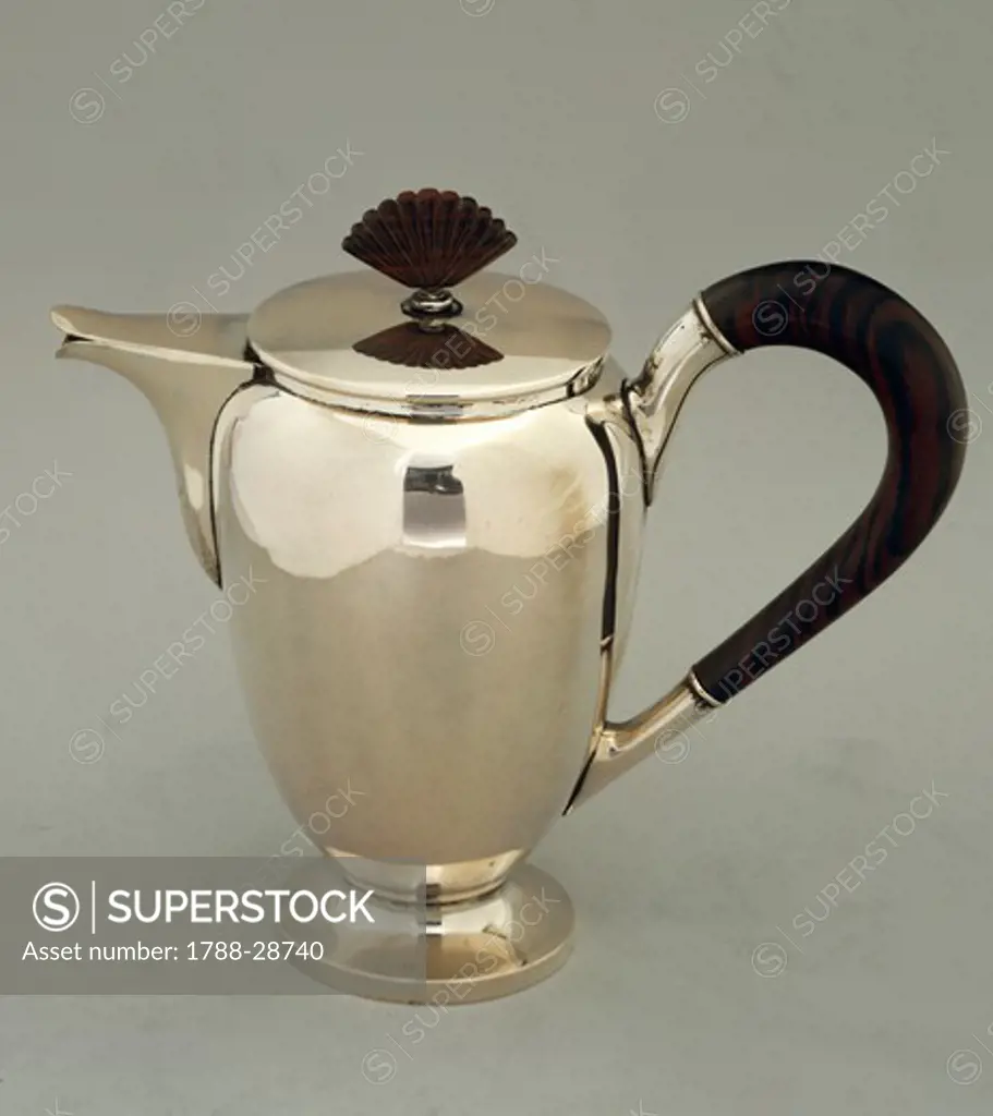 Silversmith's Art, Italy 20th century. Silver coffeepot. Design Argenteria Fratelli Alignani, approximately 1935.