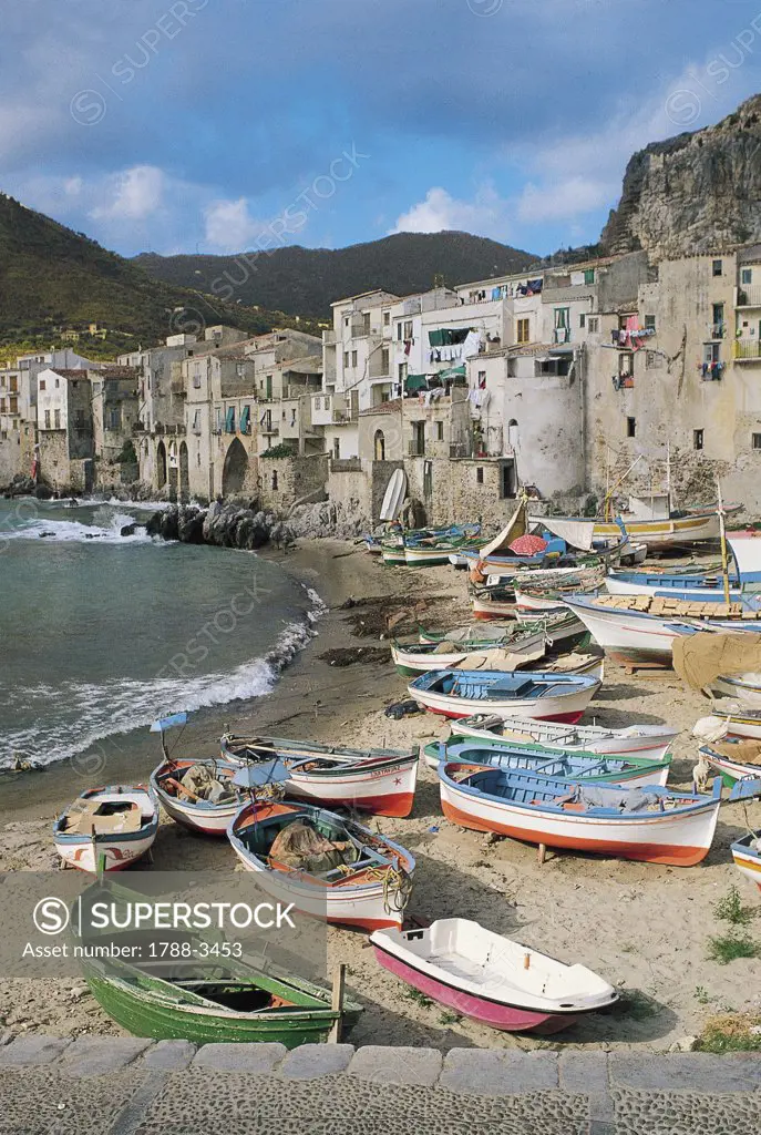 Italy - Sicily Region - Cefalù - Houses - Little port