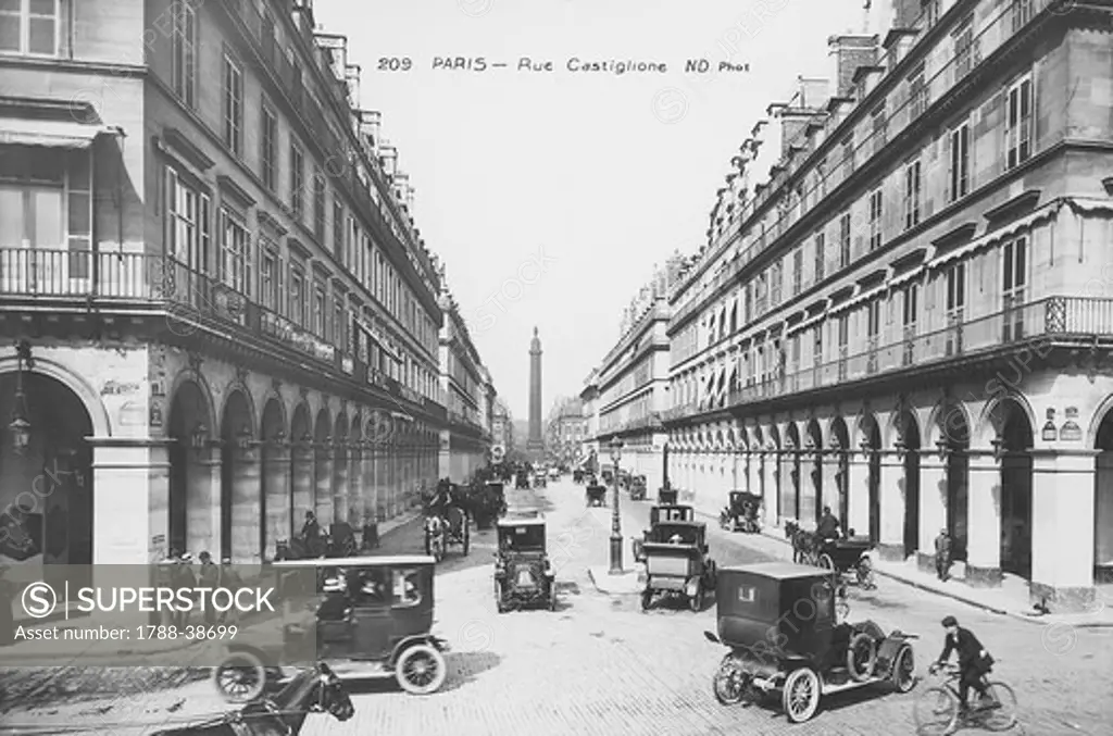 France, 20th century. Paris. View of Rue de Castiglione at the beginning of the 20th century. With the Obelisk of Place Vendome in the background.