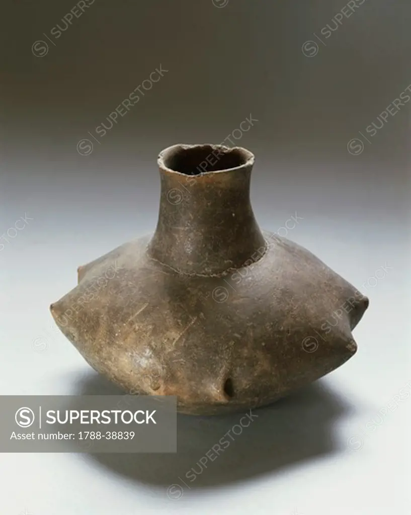 Prehistory, Italy, Eneolithic. Rinaldone culture. Flask-shaped vase.