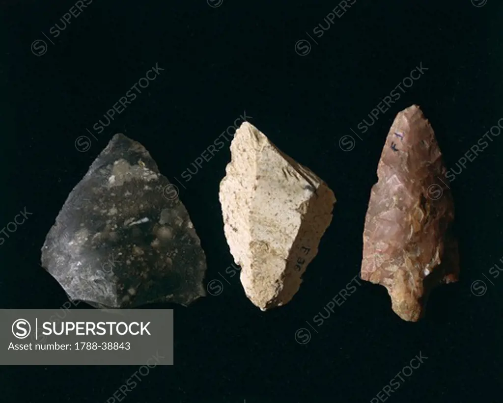 Prehistory, Italy, Eneolithic. Polished flint arrow heads. From Marche Region.