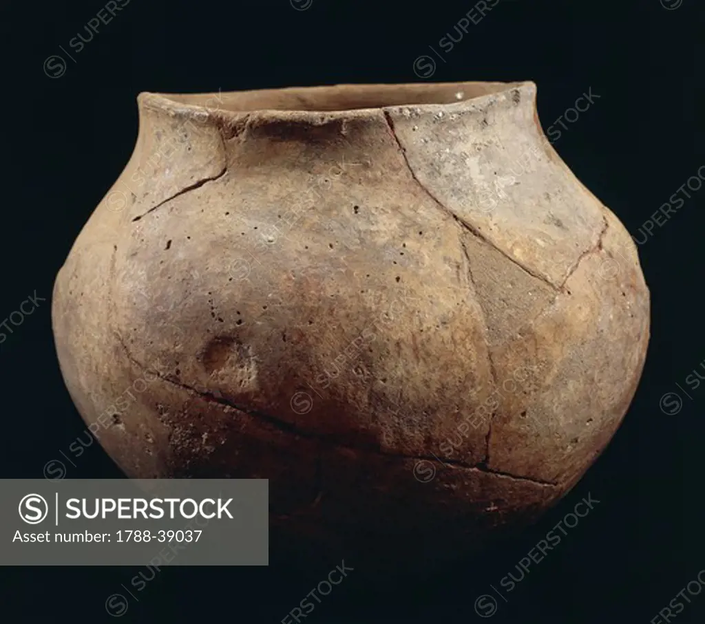 Prehistory, Italy. Terracotta vase in the style of the Conca d'Oro. From Sicily Region.