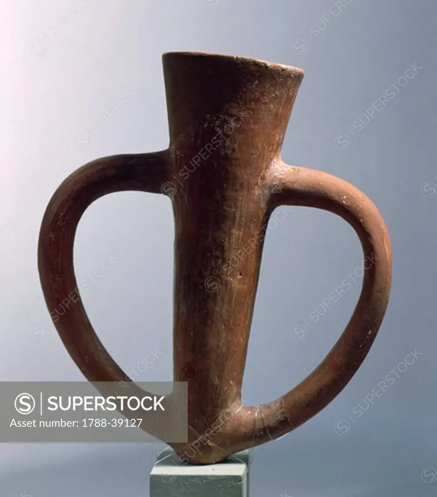 Prehistory, Turkey, Chalcolithic period or Copper Age. Terracotta cupo, 3rd millennium b.C., from Troy II.