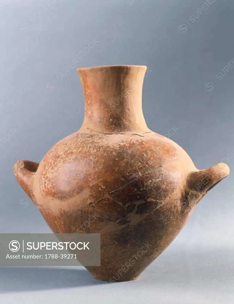 Prehistory, Italy. Castelluccio culture. Pottery vessels with geometric decorations. From Sicily Region.
