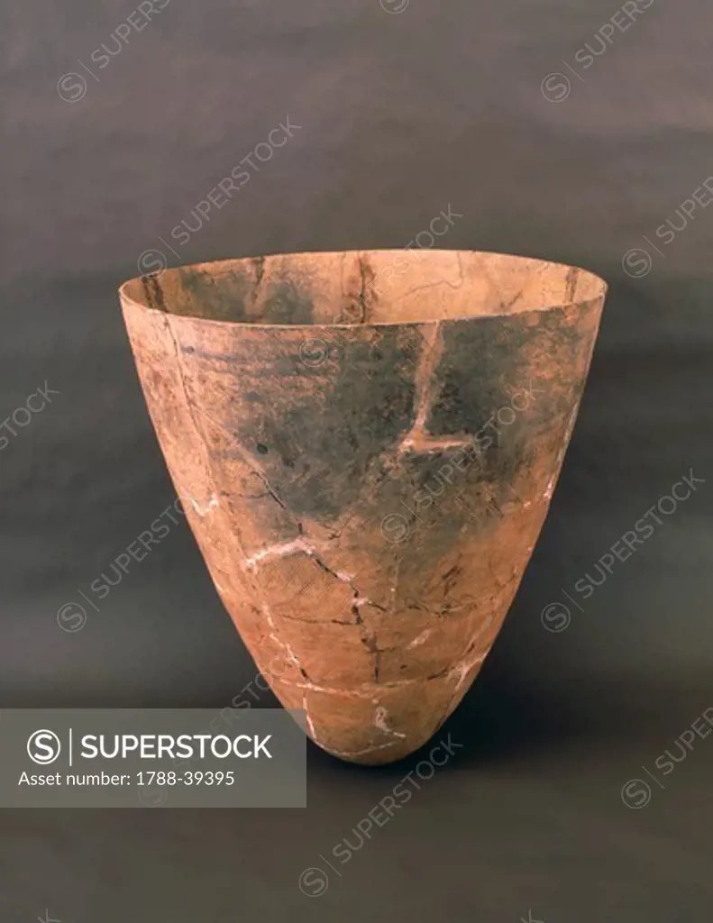 Prehistory, Korea, Neolithic. Comb Ceramic type bowl. From Amsa-dong.