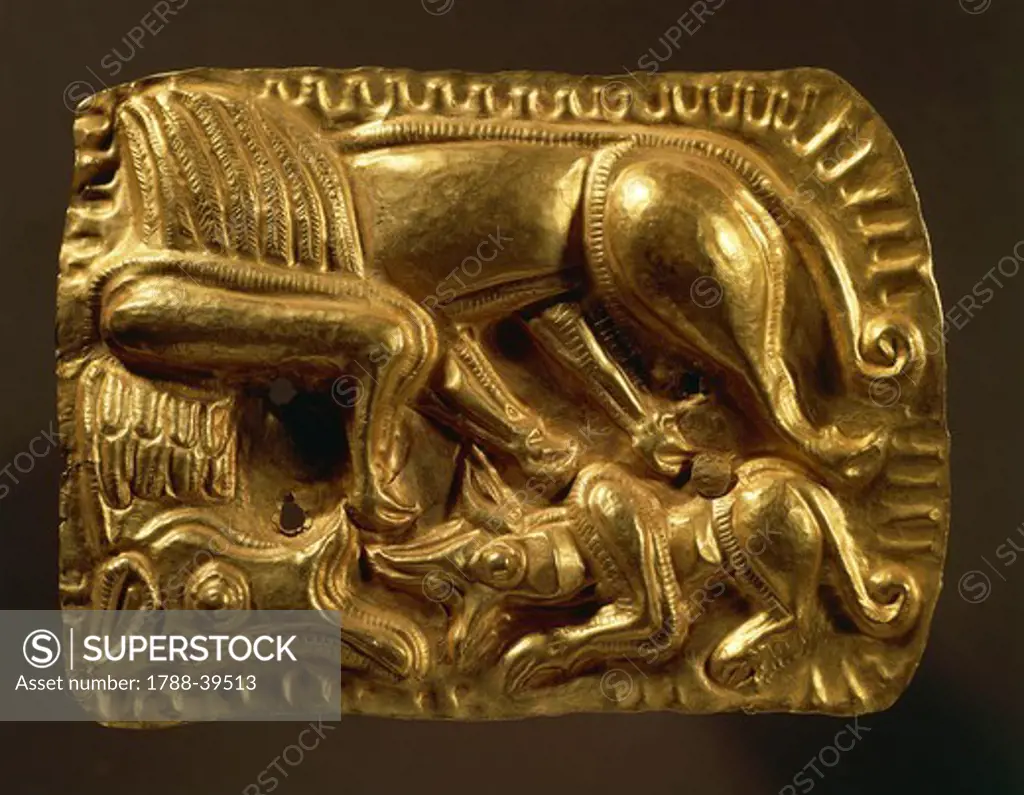 Prehistory, Romania, Iron Age. Getae and Thracian civilization. Gold applique with zoomorphic decoration. From Baiceni.