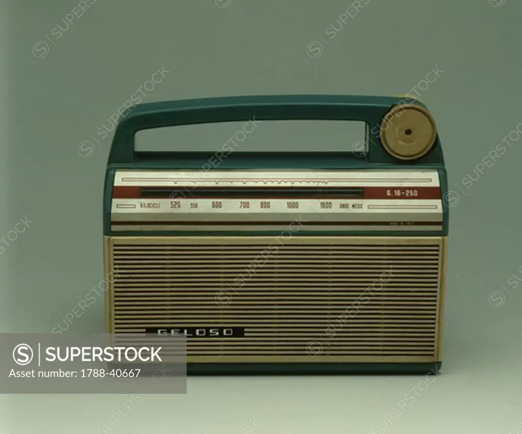 Italy, 20th century - Geloso G 16 250 plastic transistor radio, late 1960's.