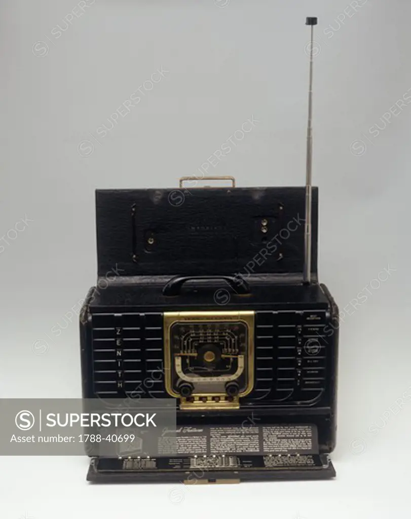 Modern antiques, 20th century - Zenith radio, model Transoceanic, 1946.