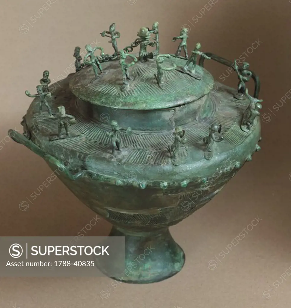 Bronze amphora. Etruscan civilization, 8th Century BC.