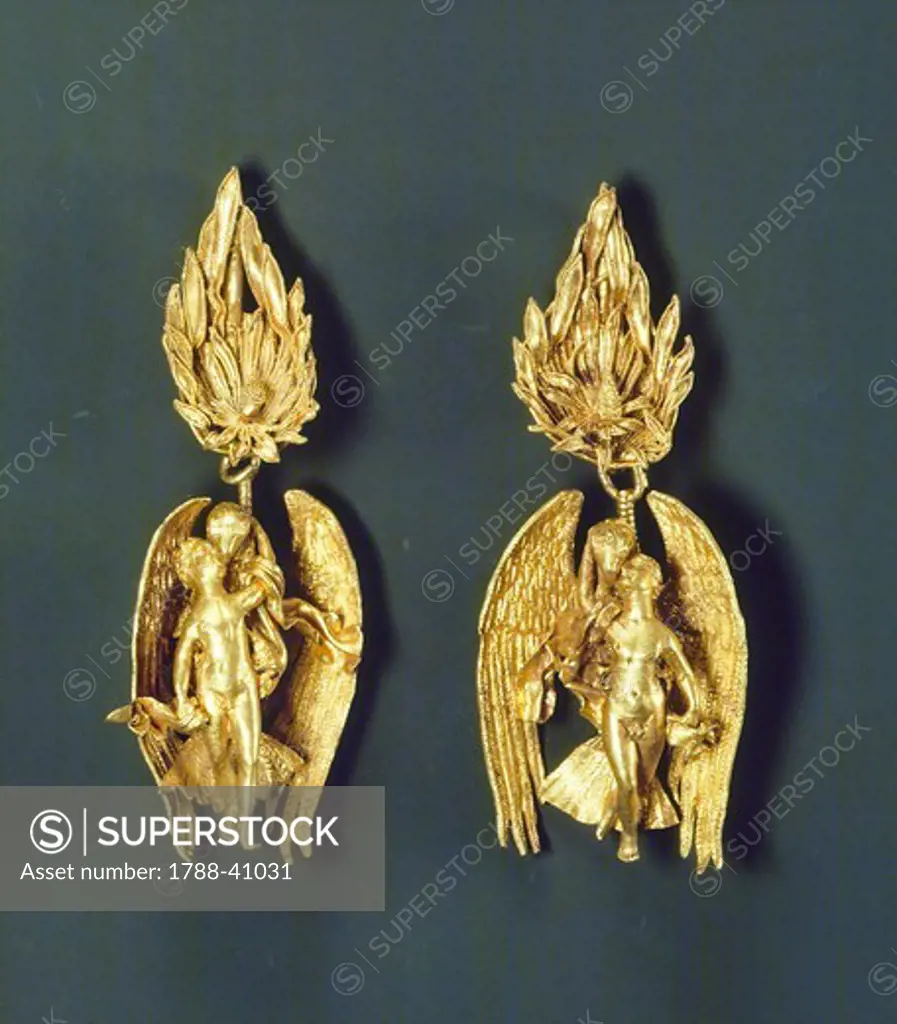 Gold earrings from Thessalonki (Greece). Goldsmith art, Greek Civilization, 4th Century BC.
