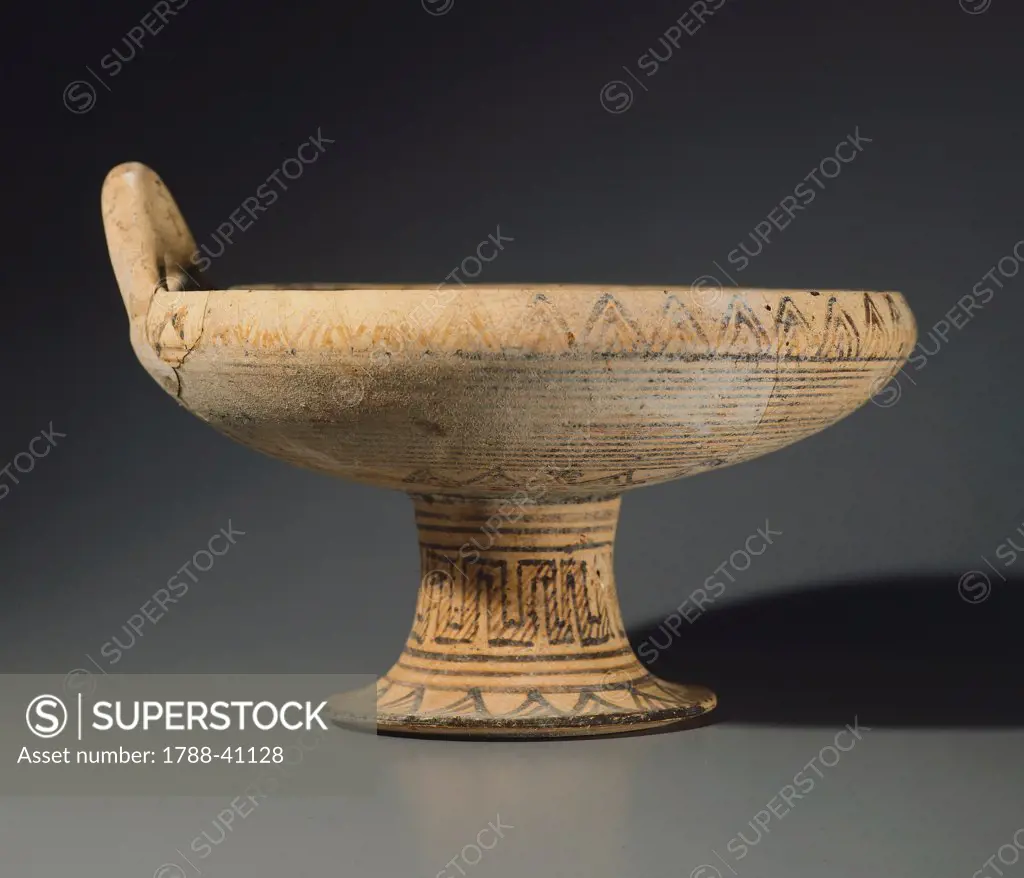 Single handle pot on pedestal. Geometric pottery from Bracciano (Lazio). Etruscan Civilization, 750-725 BC.