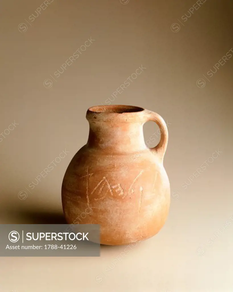 Brocca jug with Hebrew inscription. Civilisation of Palestine, 8th Century BC.
