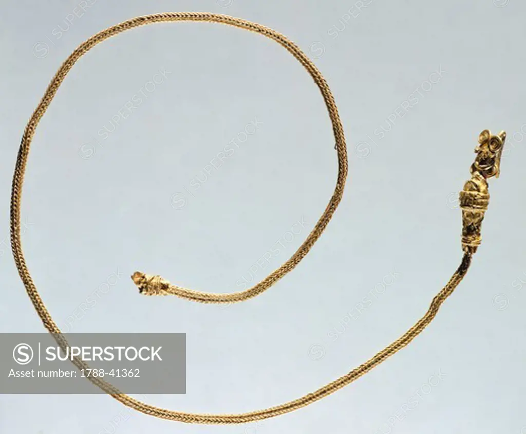 Gold chain from Volos (Greece). Goldsmith art, Greek Civilization, 4th-3rd Century BC.
