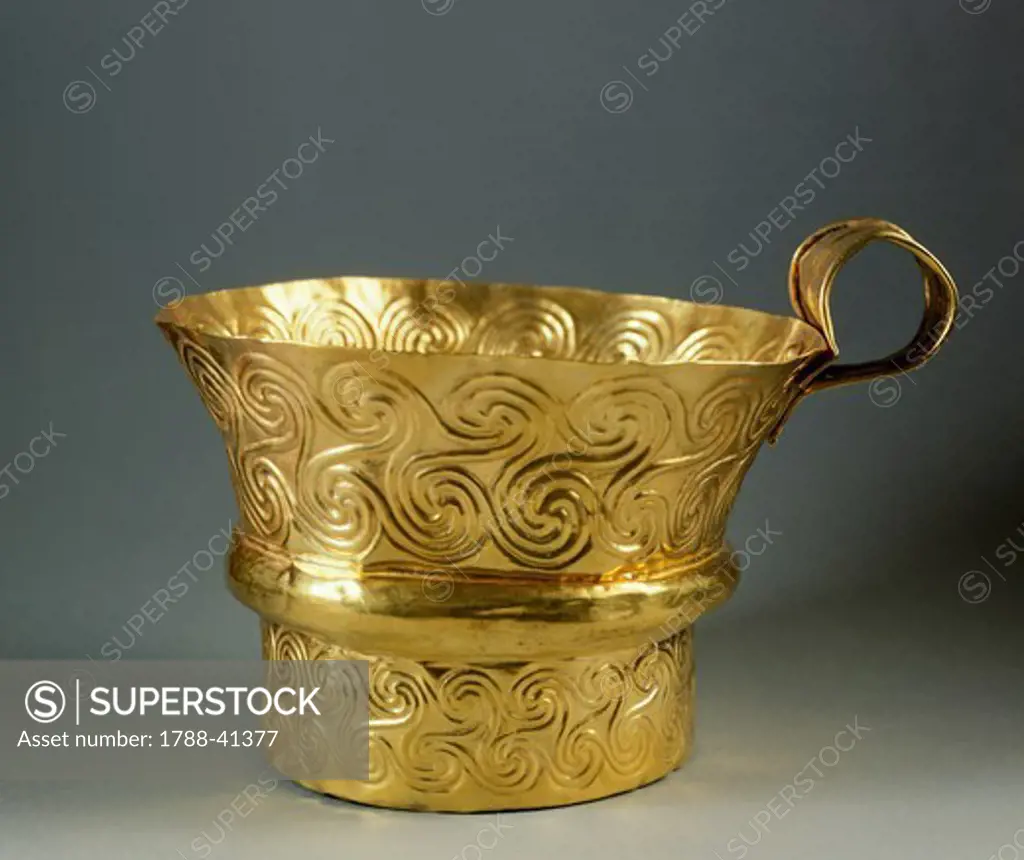 Gold cup with spirals from Tomb IV of the Circle A of Mycenae (Greece). Goldsmith art, Mycenaean Civilization, 16th Century BC.