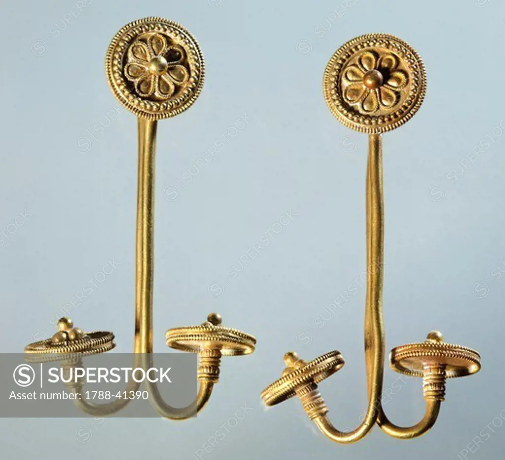 Gold earrings from Kamiros, Rhodes (Greece). Goldsmith art, Greek Civilization, 8th-7th Century BC.