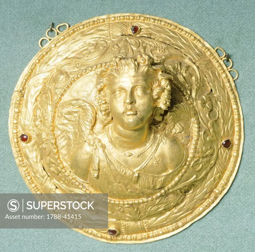 Gold medallion with Eros bust, Syria (Greece). Goldsmith art, Greek Civilization, 4th-3rd Century BC.