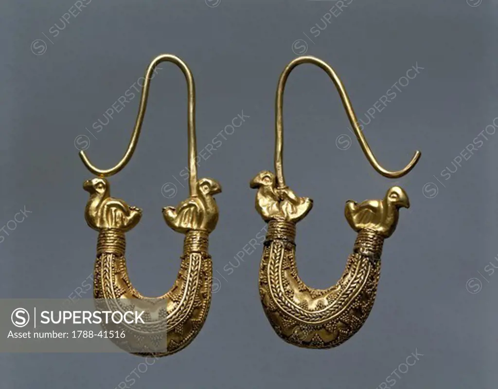 Gold earrings. Goldsmith art. Scythian Civilization, 4th Century BC.