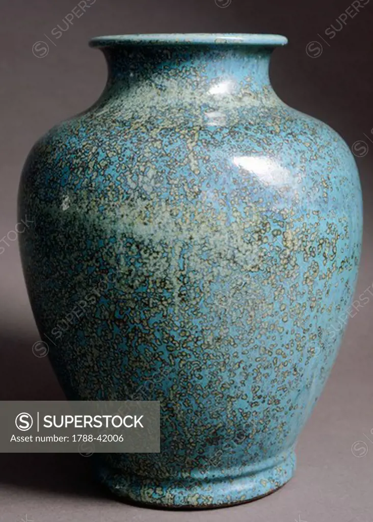 Stoneware small jar with blue and green double enamel, China. Chinese Civilisation, Qing dynasty, Qianlong reign, 18th century.