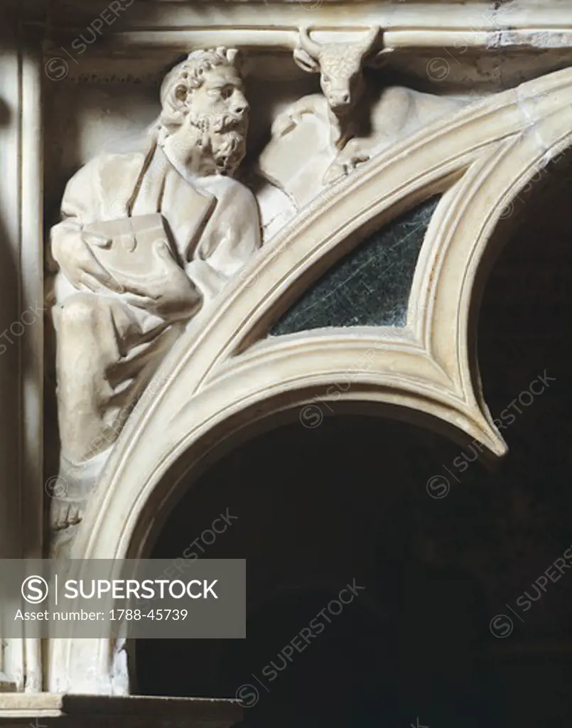 The crest of the arc depicting the Evangelist Luke, detail from the Pergamon or Pulpit, 1301-1310, by Giovanni Pisano (ca 1248-ca 1315), marble. Cathedral of Pisa, Tuscany.