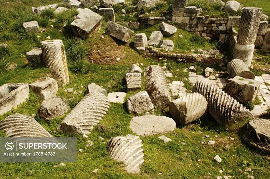 Syria - Qal'at al-Mudiq. Apamea. Remains of Roman temples