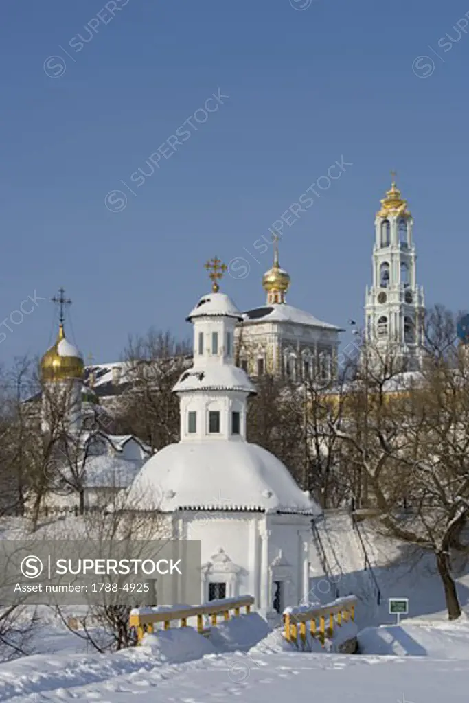 Russia, Sergiyev Posad, Trinity Monastery of St Sergius (Troitse-Sergiyeva Lavra), St. Paraskeva's Church and monastery