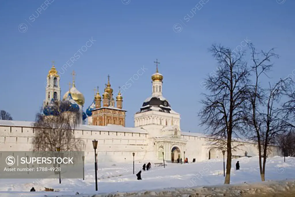Russia, Sergiyev Posad, Trinity Monastery of St Sergius (Troitse-Sergiyeva Lavra), main entrance