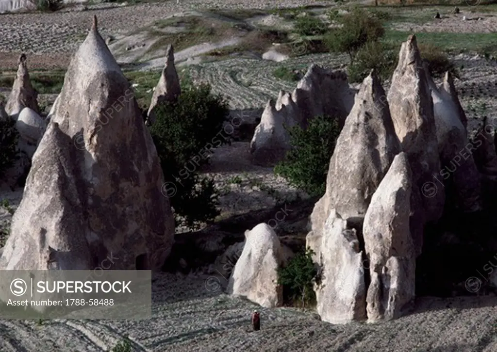 Fairy chimneys (volcanic rock pyramids), Goreme Valley (UNESCO World Heritage List, 1985), Cappadocia, Turkey.