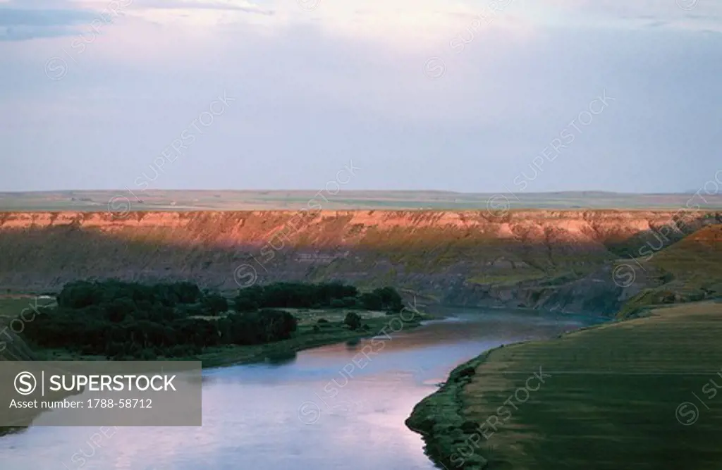 The Missouri River near Fort Benton, Charlie Russell Country, Montana, United States.