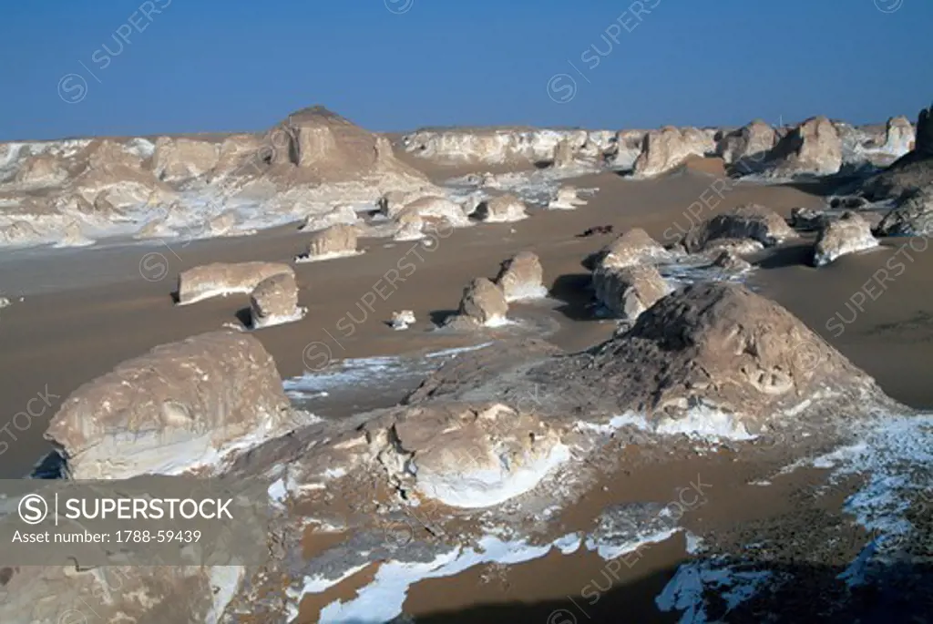 Limestone formations, White Desert near the Farafra Oasis, Libyan Desert, Egypt.