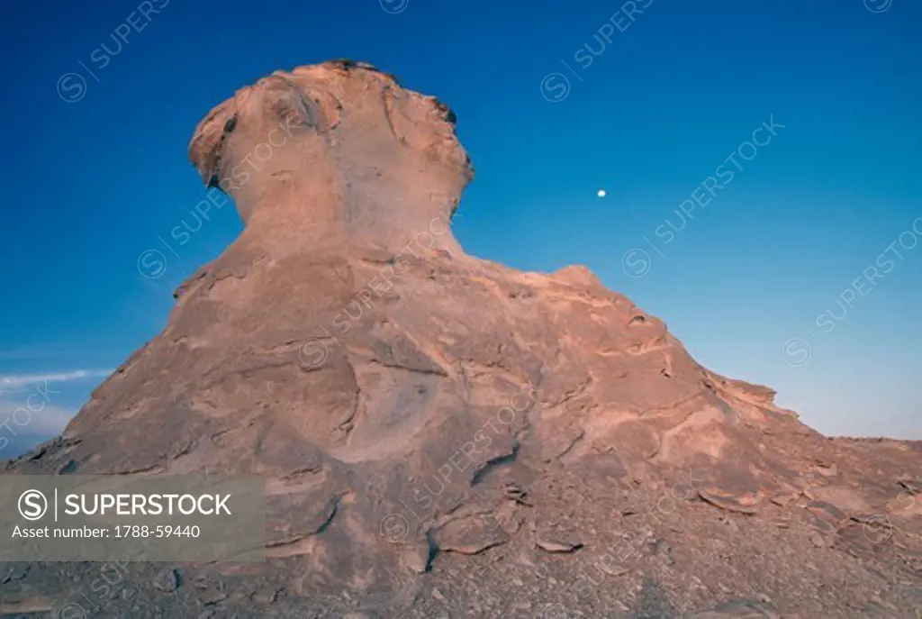 Limestone formations, White Desert near the Farafra Oasis, Libyan Desert, Egypt.