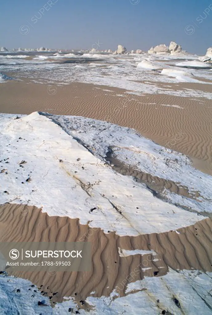 Limestone formation, White Desert near the Farafra Oasis, Libyan Desert, Egypt.