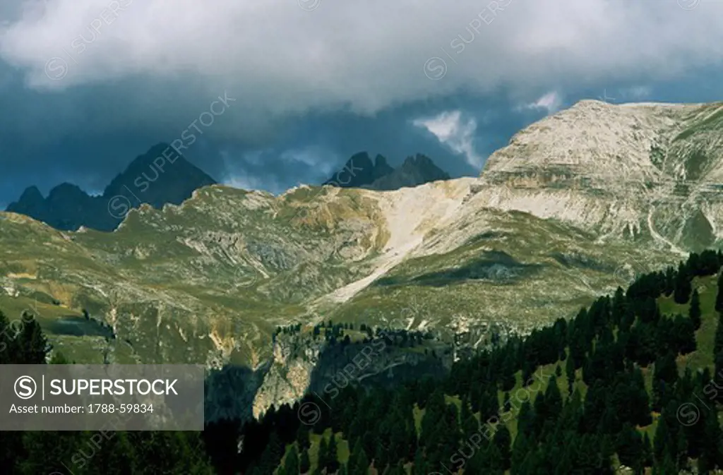 The Odle Group seen from Gardena Pass, Val Gardena, Trentino-Alto Adige, Italy.