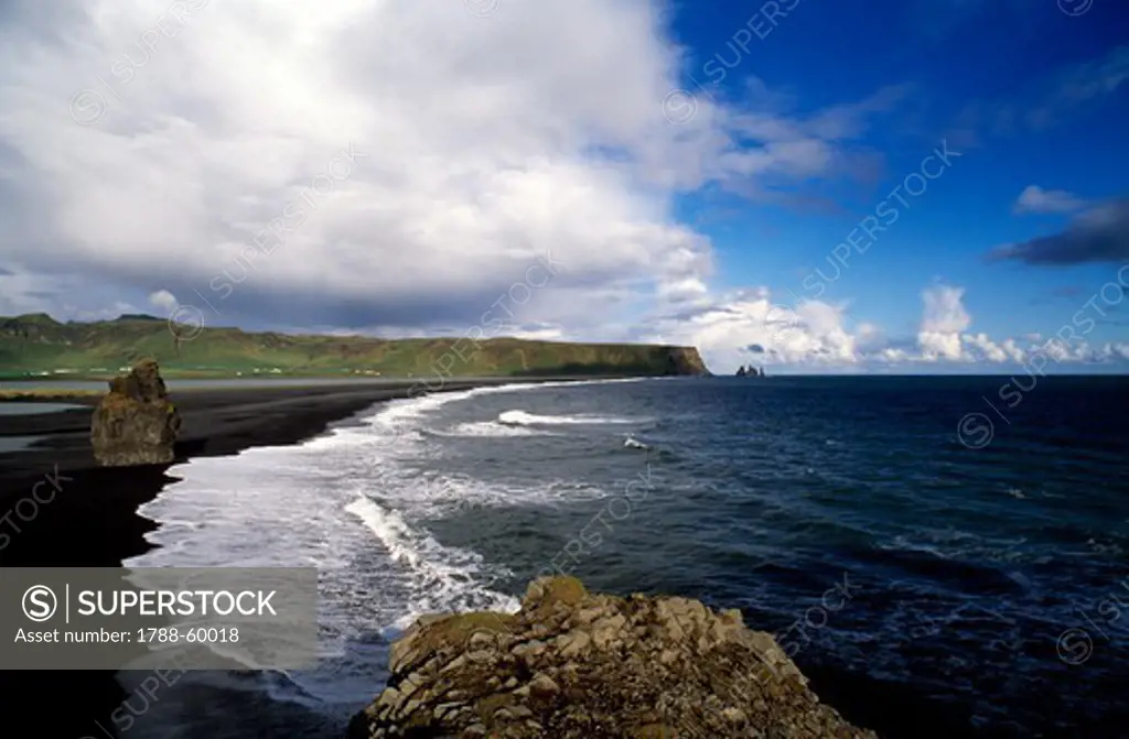 The north coast of Dyrholaey Promontory, Vestur-Skaftafellssysla, Iceland.