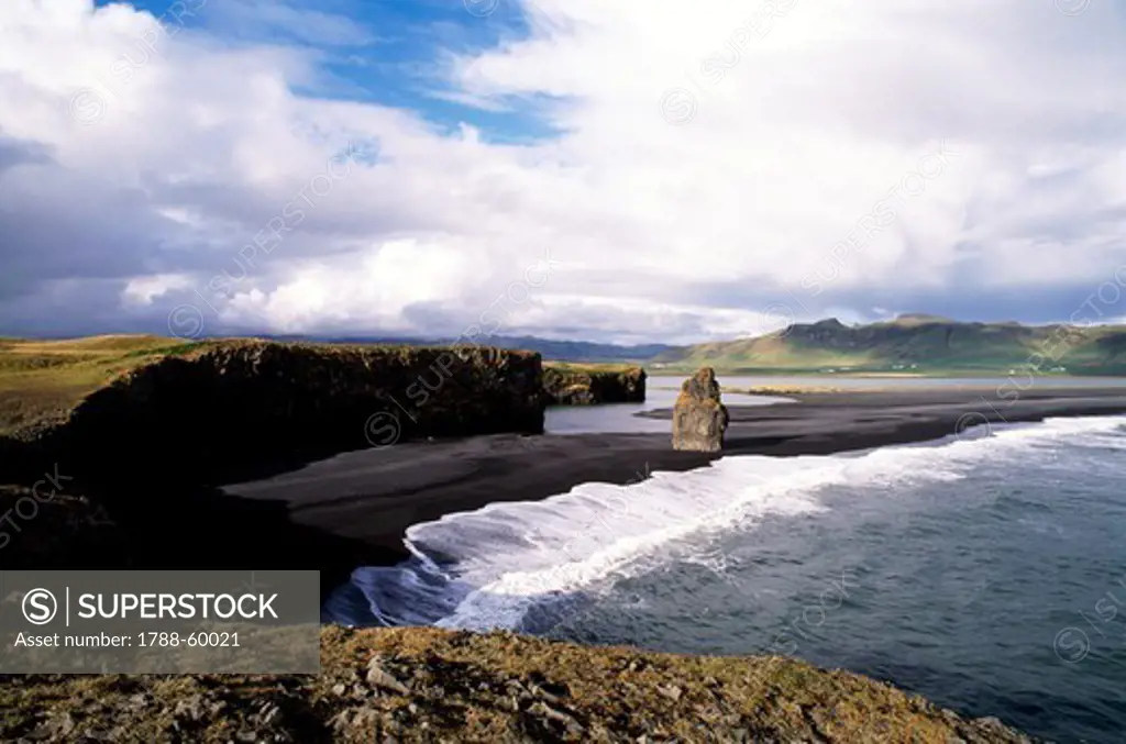 The north coast of Dyrholaey Promontory, Vestur-Skaftafellssysla, Iceland.