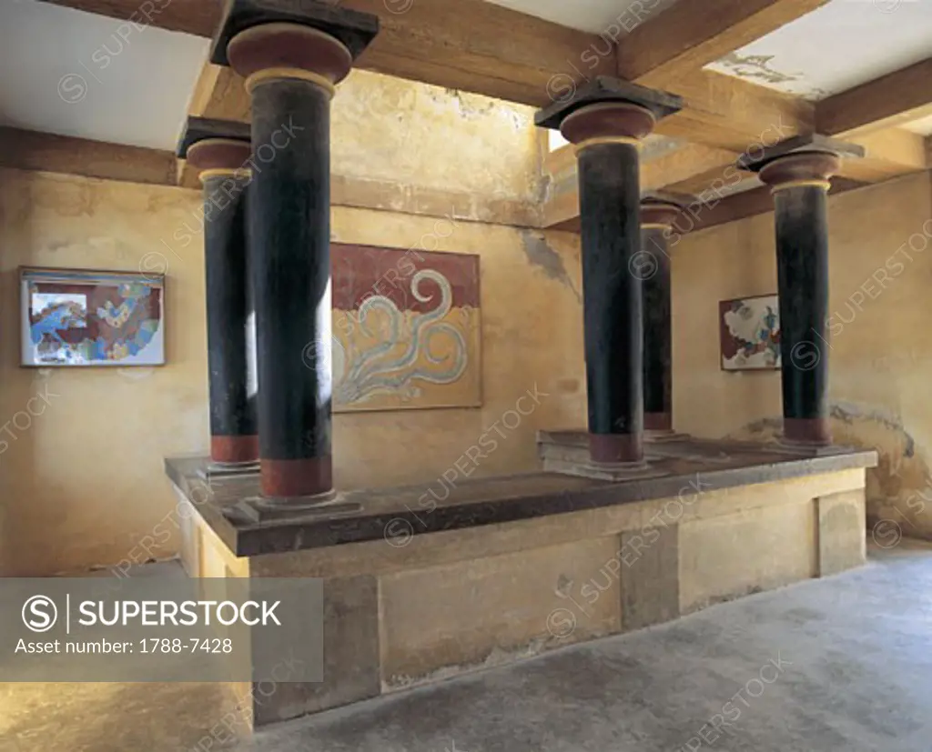 Columns in a hall of a palace, Palace Of Minos, Knossos, Crete, Greece