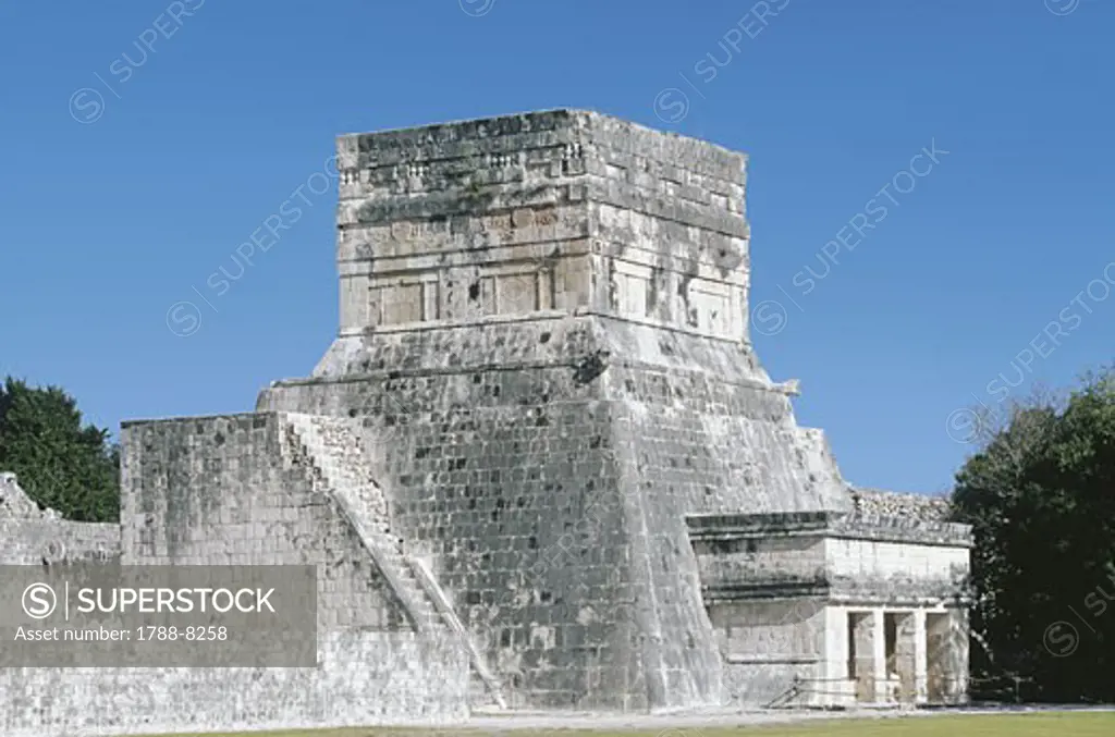 Old ruins of a temple, Temple Of The Jaguars, Chichen Itza, Yucatan, Mexico