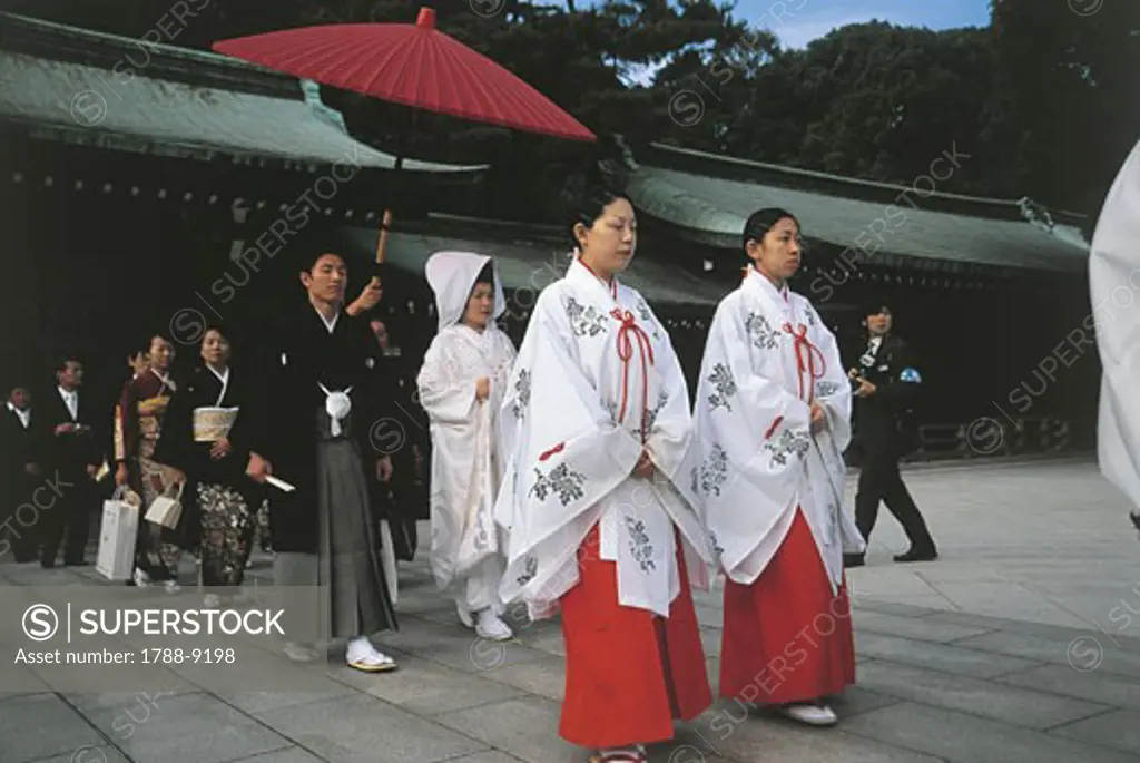Japan - Western Tokyo - The Meiji Shinto Shrine. Traditional marriage