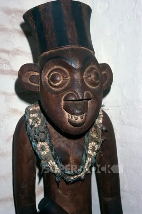 Anthropomorphic sculpture, detail from a wooden throne, Foumban, Cameroon.