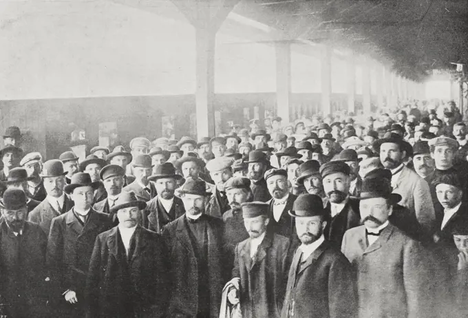 Departure of Russian deputies after the protest sitting on July 22, 1906, Vyborg station, Russia, photograph, from L'Illustrazione Italiana, Year XXXIII, No 33, August 19, 1906.