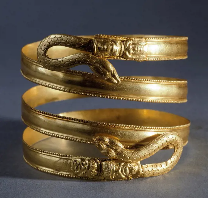 Spiral gold bracelet, Italy. Goldsmith art. Greek civilization, Magna Graecia.