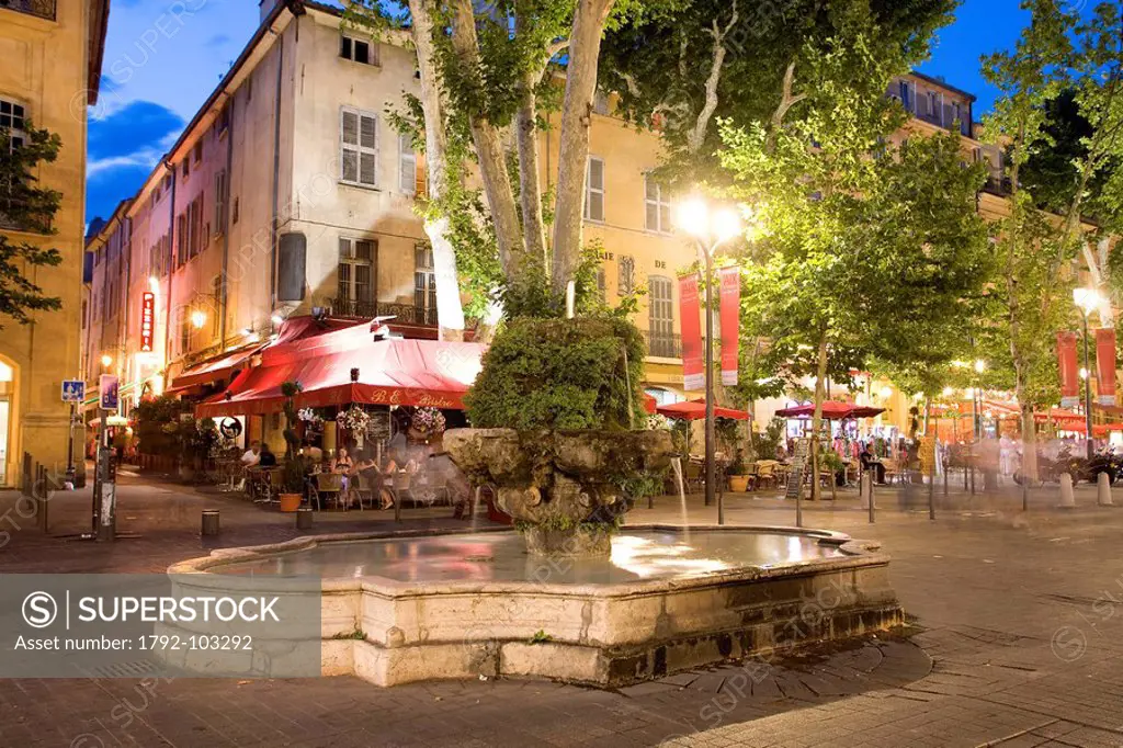 France, Bouches du Rhone, Aix en Provence, Cours Mirabeau, the 9 cannons fountain