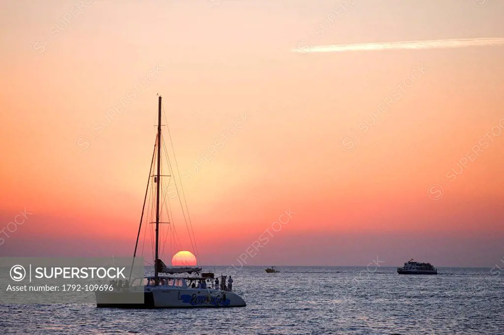 Spain, Balearic Islands, Ibiza island, Sant Antoni, sunset in front of the Cafe del Mar