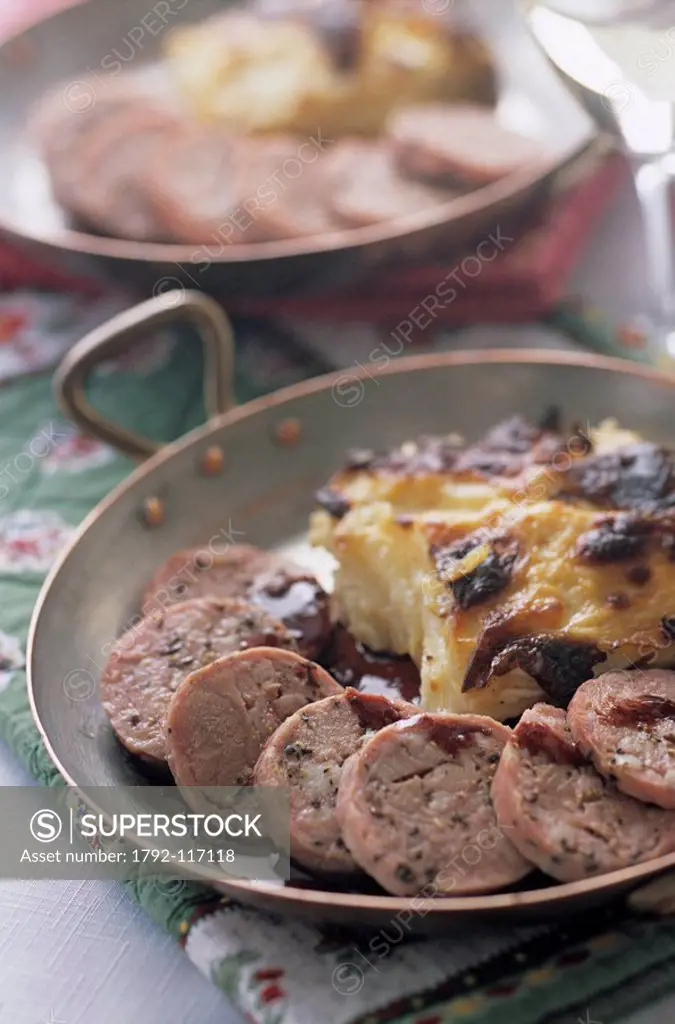 France, Isere, Alpe d´Huez, Le Passe Montagne Restaurant, sausage Murçon with Carvi and red wine, Gratin dauphinois, receipe of Phillipe Lanot