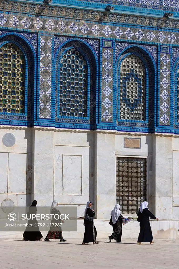Israel, Jerusalem, old town, Muslim district, the Haram El Sharif, dome of the Rock, detail of faiences and stained glass