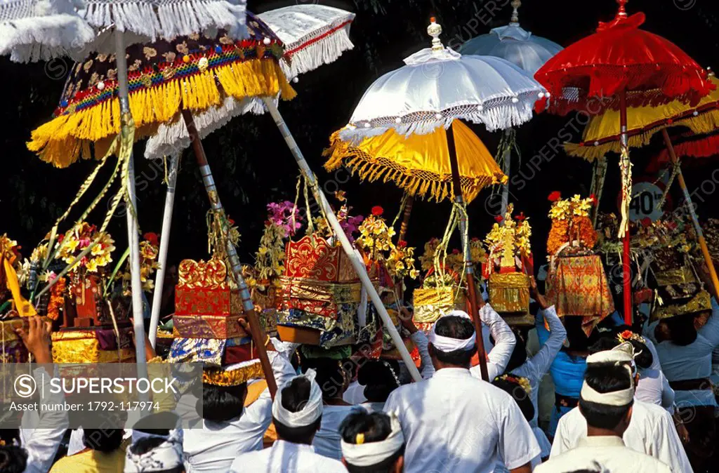 Indonesia, Bali, Sanur Beach suburbs of Denpasar, the Mekiyis purification ceremonies, each community brings the statues of its deities to the sea to ...