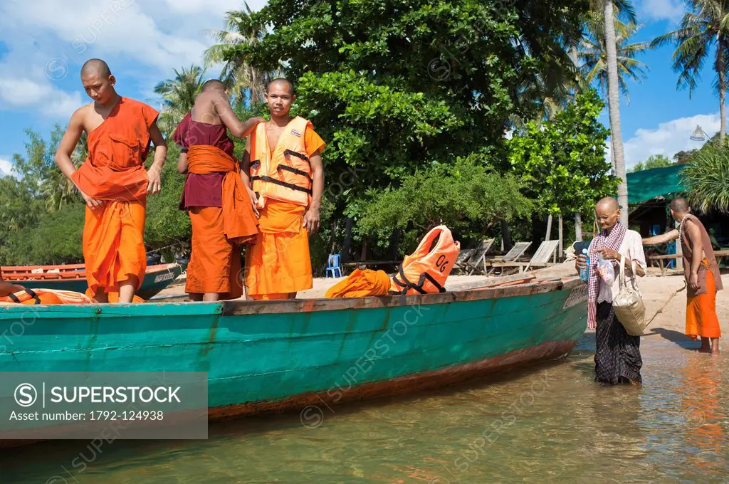 Cambodia, Kampot Province, Tonsay Island Rabbits Island, Buddhist monks visiting the island