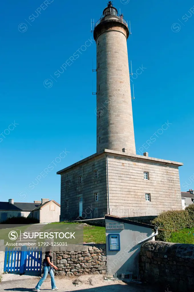 France, Finistere, Iles du Ponant, Parc Naturel Regional d´Armorique Armorique Natural Regional Park, Ile de Batz, the lighthouse