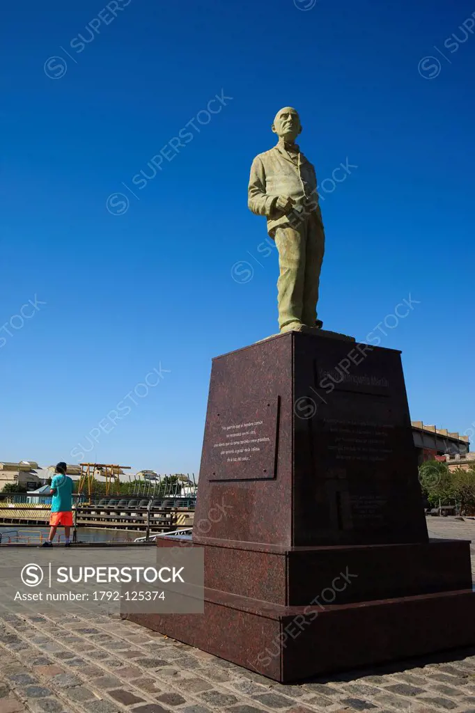 Argentina, Buenos Aires, La Boca district, statue of painter Benito Quinquela Martin
